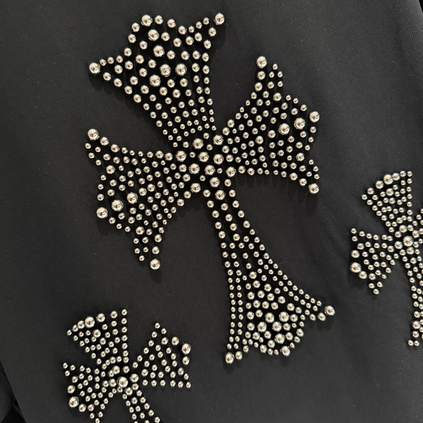 🅿️350 [Strict quality control] CH Croixin's new long-sleeved sweatshirt T-shirt. Heavy 420g double yarn fabric. Beaded on the front. Wash the whole garment twice. Frayed and torn on all four sides. Heavy fabric. The neckline is made of icy Salona. Loose fit. Deep, wide and stylish. No deformation or shrinkage. Color: 3 colors, black, white and gray. Size: M-2xl